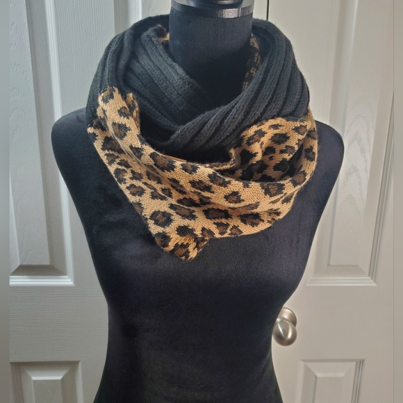 Leopard Print Infinity Scarf - Picture 1 of 2